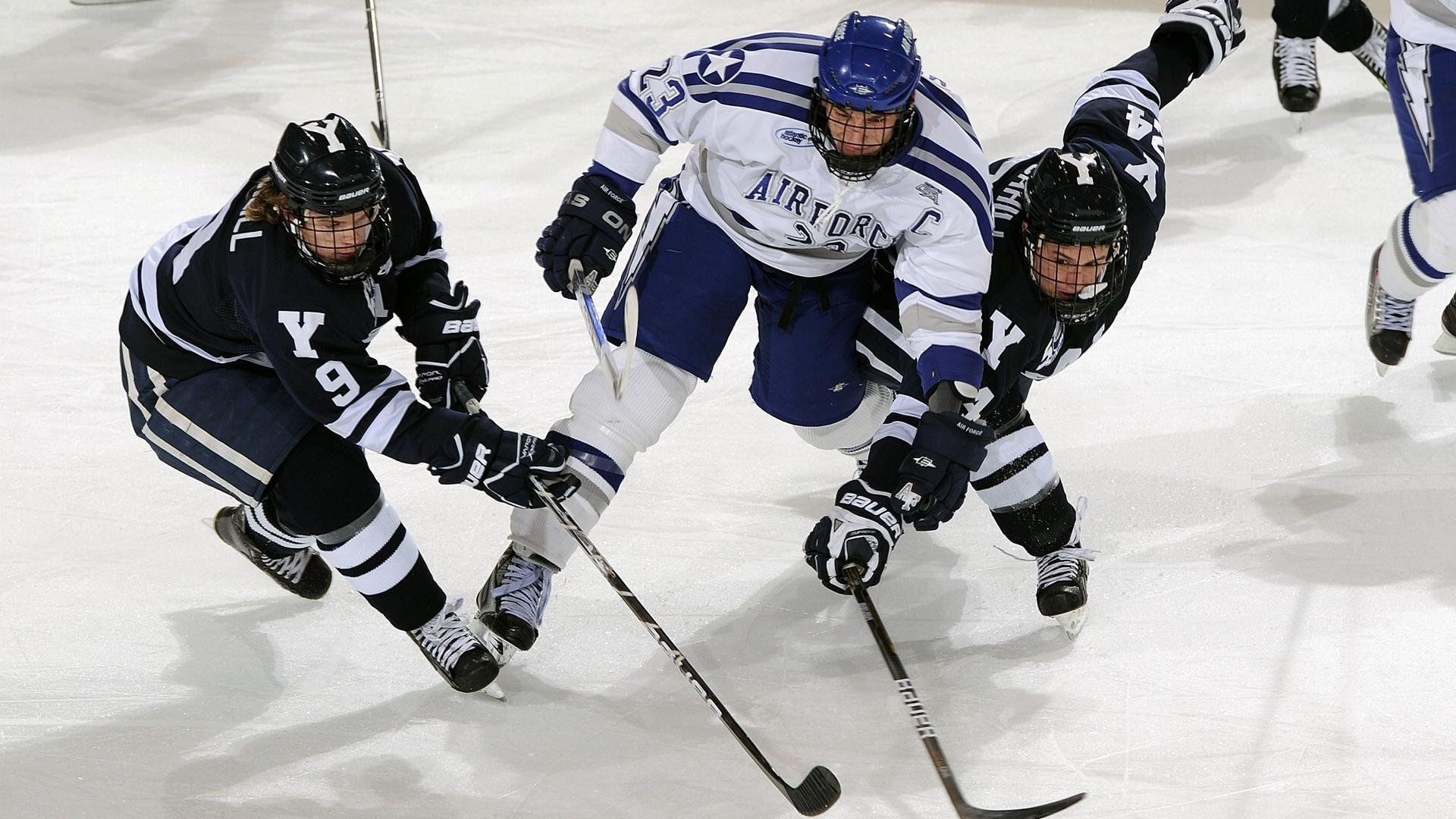 中国队技术动作精准获教练点赞，中国技巧队