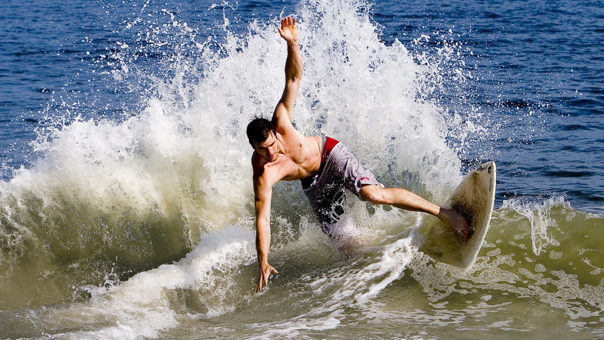 本·普劳德蝶泳50米表现燃爆泳池,普劳德游泳